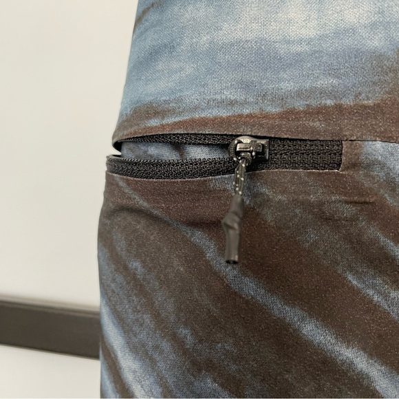 𝅺[36] Men’s Lululemon Swim Trunks Channel Cross Short 7” In High Tide Multi - Picture 9 of 11